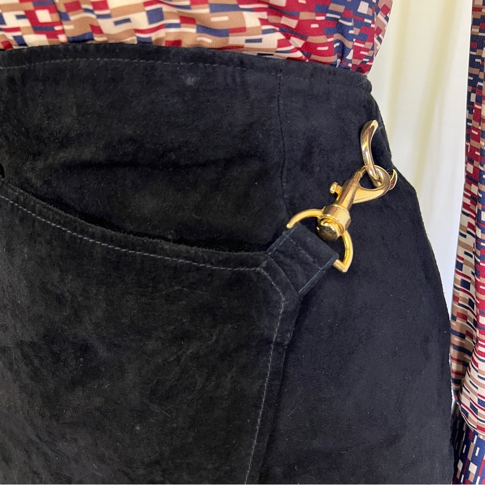 Vintage 90s Erez Levi Black Leather Gold Clasp Mini Skirt - Picture 4 of 12